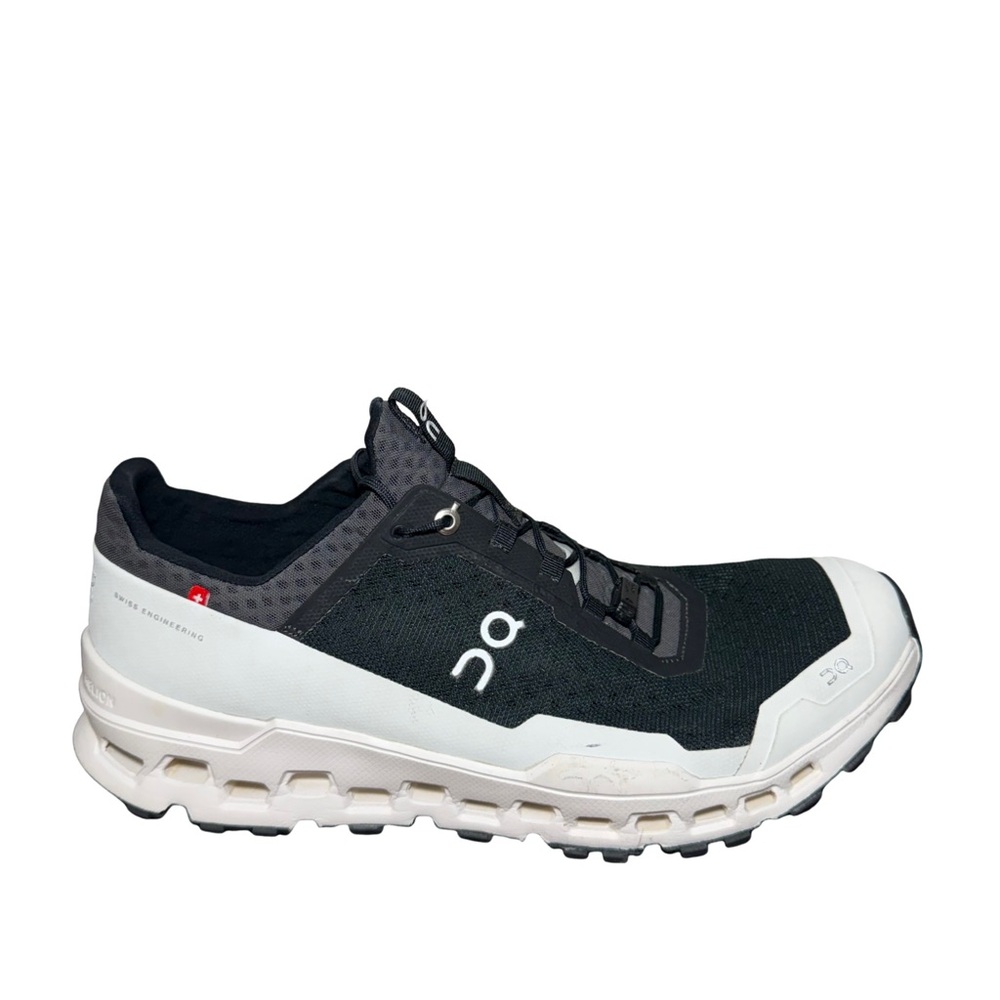 Men’s On Running Black and White Athletic Shoes trail size 11